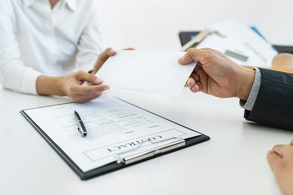 Salaire net clerc de notaire : combien pouvez-vous réellement gagner ?